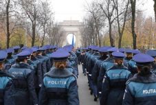 Magyarul tudó külső szakembereket, munkásokat keres a rendőrség