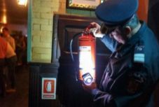 Mostantól piros betűs tábla jelzi, ha egy épület nem tűzbiztos