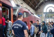 Több mint kétezer menekültet fogadott be Magyarország
