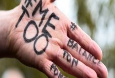 Bartha Réka: Szelíd sorok megtépázott nőiességről, férfiasságról