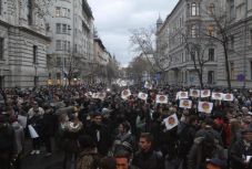 Diákok ezrei tüntetnek Budapesten