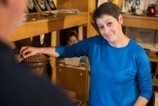 Az „Utcakatitól” az olimpikonig– könyvet mutatnak be Szabó Kati háromszéki tornászcsillag életéről