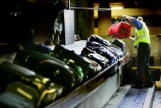 Bosszantó bakit követtek el a londoni reptér alkalmazottai