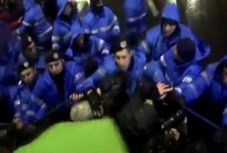 A katonai ügyészség is vizsgálódik a tüntetőket ütlegelő csendőr ügyében