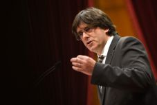 Alkotmánybíróságon támadja a spanyol kormány Puigdemont elnökjelöltségét 