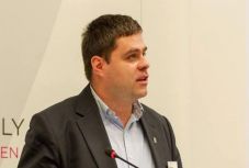 Veress Emőd jogász az igazságügyi törvényekről: nő az ügyészek függetlensége