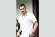 FRISSÍTVE: Fejbe lőtte a szolgálati fegyverével a rendőrt a barátnője