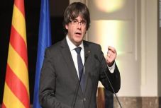 Katalán-ügy: Puigdemont „bedobta a törülközőt”?