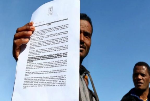 Izraelben kiutasítási végzéseket kezdtek osztani az afrikai menedékkérőknek