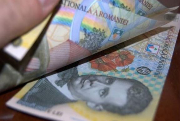 Most derült ki: a politikusok bére nő, 22 ezer közalkalmazotté pedig csökken
