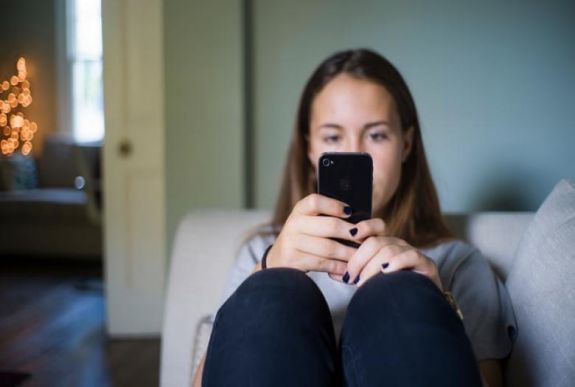 A Facebook és Google korábbi szakemberei lépnek fel a Facebook és Google ellen