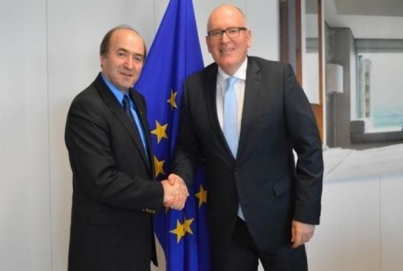 Brüsszelben egyeztetett Tudorel Toader és Frans Timmermans