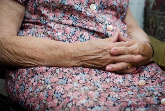 Idős háromszéki asszonyt akart megerőszakolni a bejárója