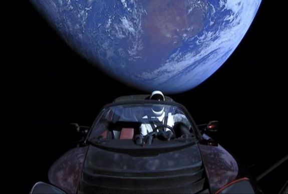 Évmilliókon át az űrben maradhat Elon Musk sportautója