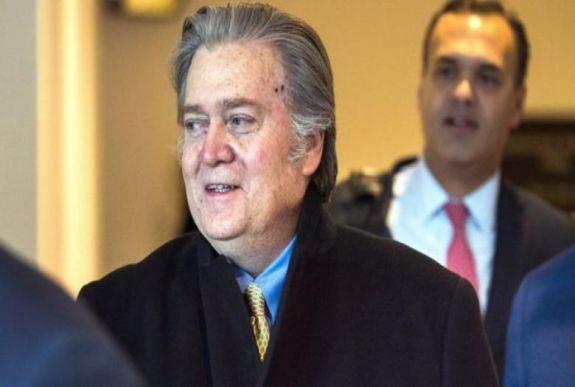 Nem adott érdemi válaszokat Trump korábbi tanácsadója a kihallgatáson