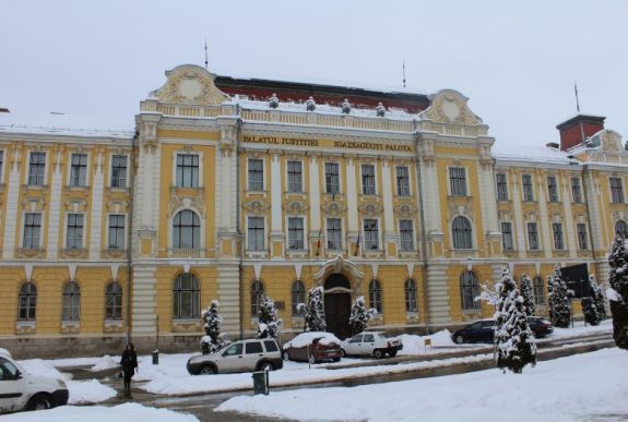 Hargita megyei igazságszolgáltatás: nincs elég bíró és tolmács