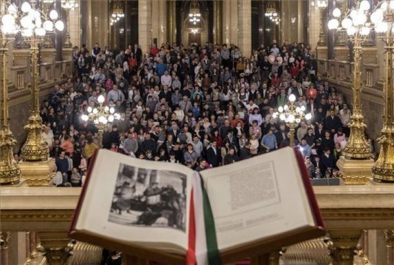 Potápi: minden vegyes házasságban született gyermeknek kell magyar oktatás