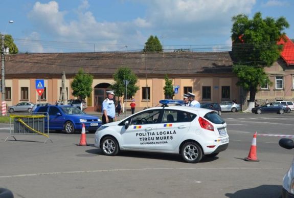 Két nyelven kommunikál a rendőrség a marosvásárhelyi sofőrökkel