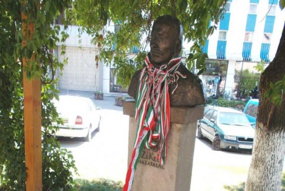 Miénk itt a tér – szobrokból épít „nem létező várost” az erdélyi magyarság