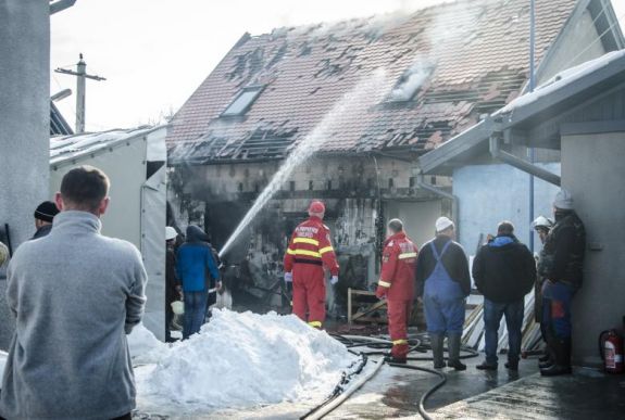 Bennégett a lángoló műhelyben egy Hargita megyei nő