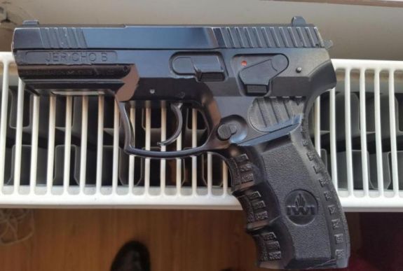 Pisztollyal ment iskolába egy Arad megyei tanuló