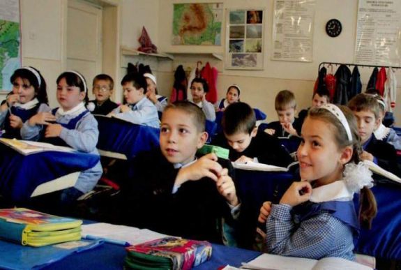 Hivatalos: így fog kinézni a következő iskolai év