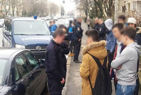 Késsel támadtak társaikra aradi iskolások
