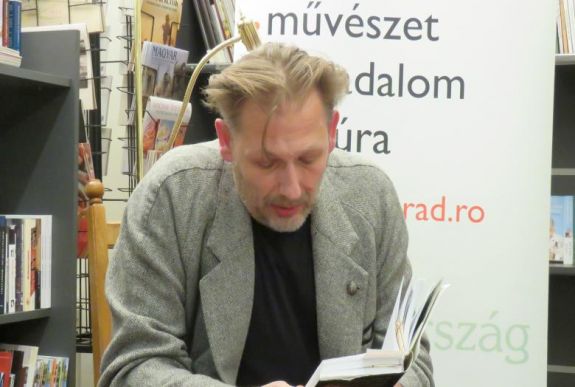 Az egyik legismertebb kortárs magyar író volt a nagyváradi Törzsasztal vendége