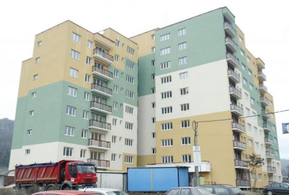 Tragédia egy erdélyi városban: lezuhant a nyolcadikról egy 12 éves kislány