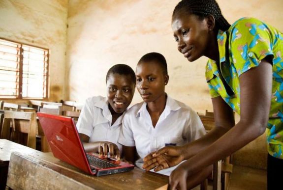 Felmérés: egyre többen interneteznek, Románia sem szégyenkezhet