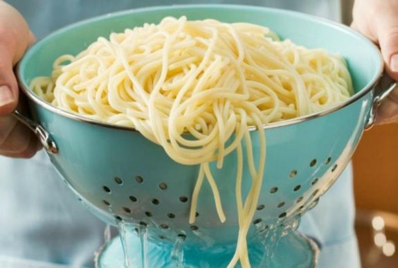 Így kell profin tésztát szűrni