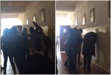 Házi őrizetbe kerülnek a konstancai diákot bántalmazó anyák