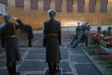 Katonai parádéval emlékeztek meg a sztálingrádi csatáról 