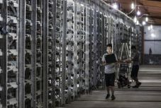 Mi a bitcoin? És tényleg bányászható? Szájbarágó interjú