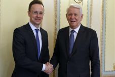 Szijjártó Bukarestben: gyorsvasút épülne Budapest és Kolozsvár között