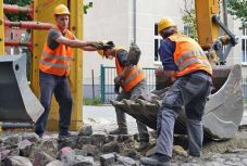 Az uniós átlagnál többet dolgoznak és kevesebbet keresnek a romániai  alkalmazottak