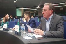 A kisebbségi jogok érvényesítését monitorizálná az EU