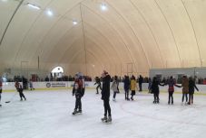Új pályára került a sepsiszentgyörgyi jégkorong
