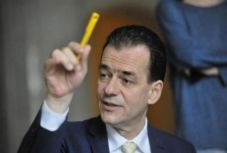 Megtámadja a PNL az alkotmánybíróságon a katolikus gimnázium újraalapításáról szóló törvényt