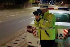 Hatalmas pénzbírságot kapott a közel 230 km/h-val repesztő sofőr