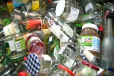 Egységesen 2 lejjel drágulhat a sör, az ásványvíz és a befőtt