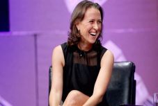 „Vissza kellene térniük a babás képekhez” – beszólt a YouTube vezetője a Facebooknak