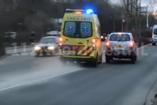 Ráhúzta a kormányt a szirénázó mentőautóra