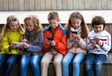 Ezért nem ajánljuk a Facebook gyerekeknek szánt csevegőjét