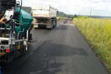 Aláírtak a szerződést: korszerűsítik a Nyárádtő – Mikefalva – Dicsőszentmárton közötti megyei utakat (X)