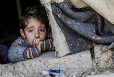 Jelentés: minden hatodik gyermek háborús övezetbe születik