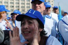 Sztrájkőrséggel tiltakoznak a tanügyisek a bérek miatt