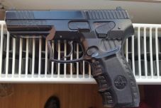 Pisztollyal ment iskolába egy Arad megyei tanuló