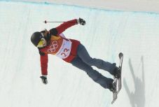 „Elégedett” önmagával az a magyar síakrobata, akin az egész világ röhög