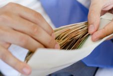 Háromszéken 39 korrupt személyt azonosítottak, csak egyikük ismerte be tettét